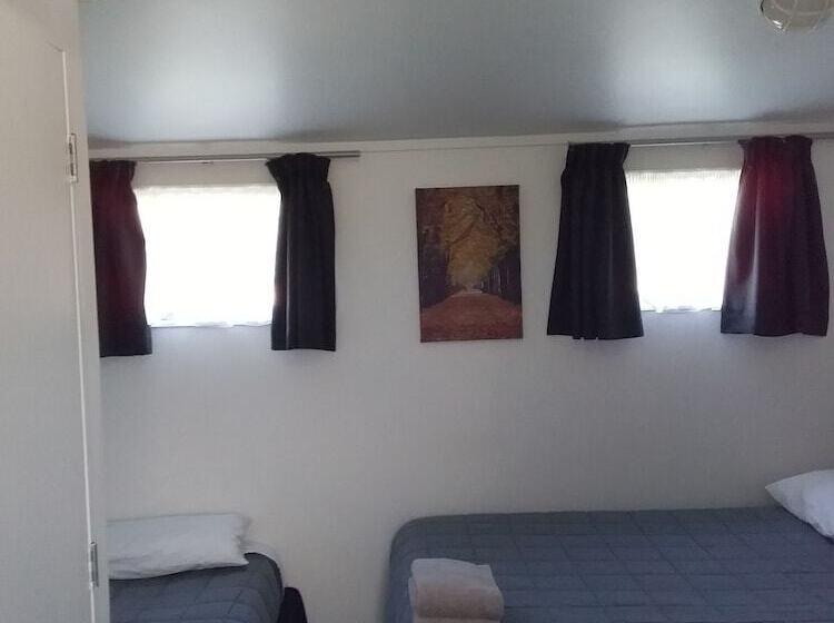 스탠다드 트리플 룸, Microtel Lodge Hamilton   Hostel