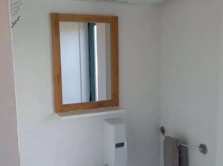 اتاق راحتی سه تخته, Microtel Lodge Hamilton Hostel