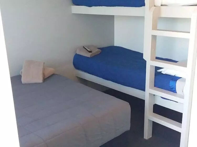 اتاق راحتی سه تخته, Microtel Lodge Hamilton Hostel