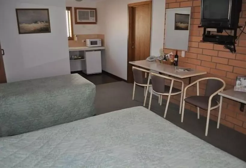Perhehuone, Keith Motor Inn