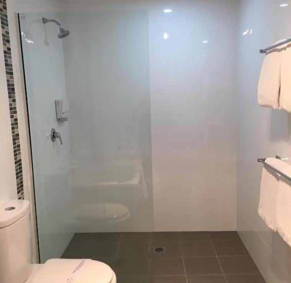 شقة غرفة واحدة, New England Motor Lodge