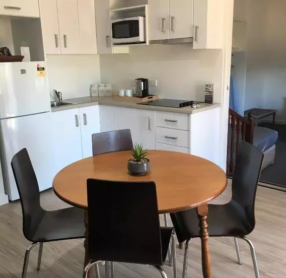 １ベッドルームアパートメント, New England Motor Lodge