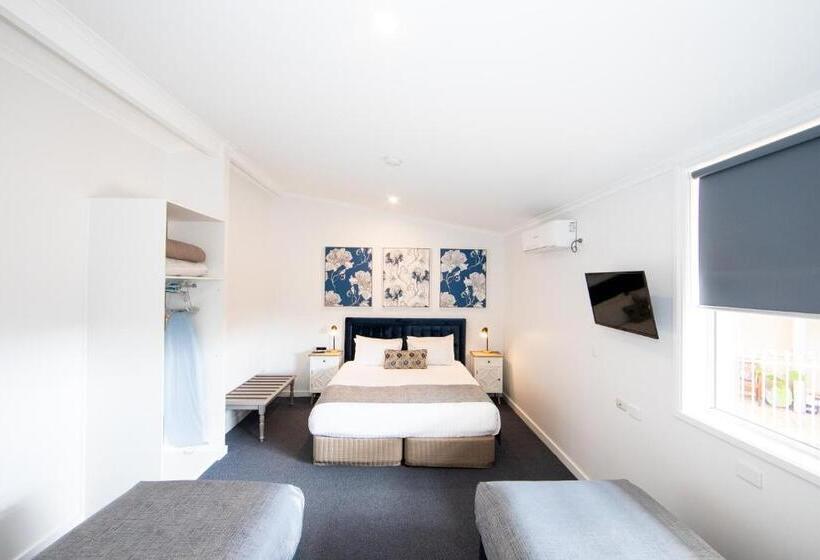 شقة غرفة واحدة, New England Motor Lodge