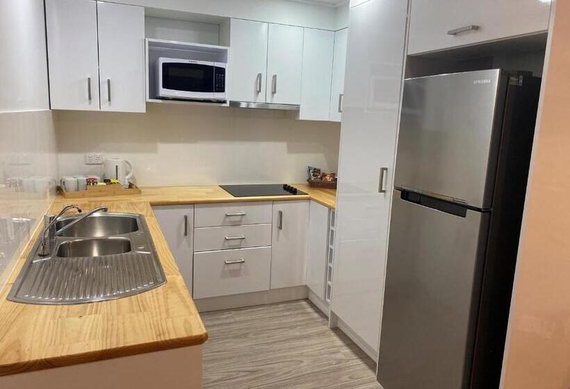 Апартаменты 3 Спальни, New England Motor Lodge