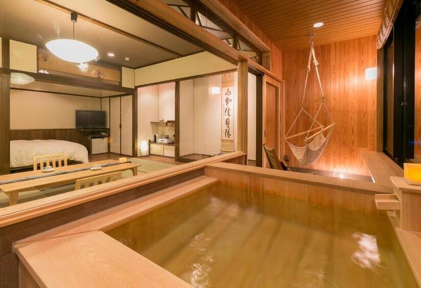 Camera Standard, Ryokan Oomuraya