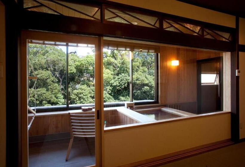 Camera Standard, Ryokan Oomuraya