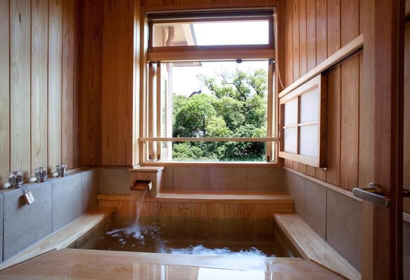 Camera Standard, Ryokan Oomuraya