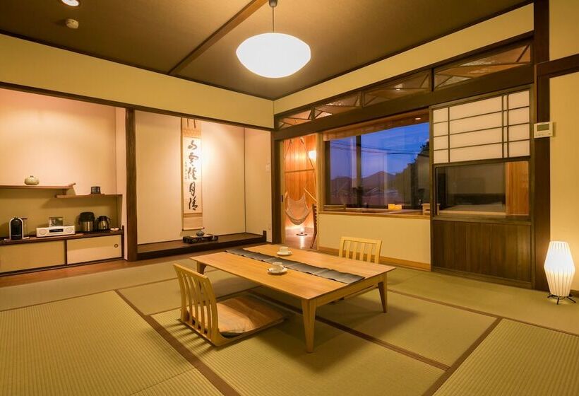 Camera Standard, Ryokan Oomuraya