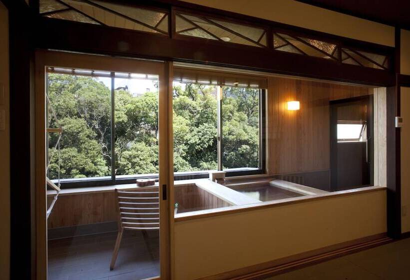 Camera Standard, Ryokan Oomuraya