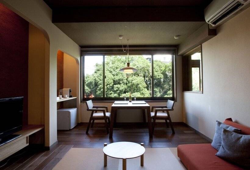 Camera Standard, Ryokan Oomuraya