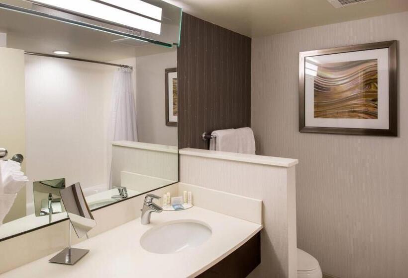 غرفة قياسية سرير كينج, Courtyard By Marriott Jacksonville