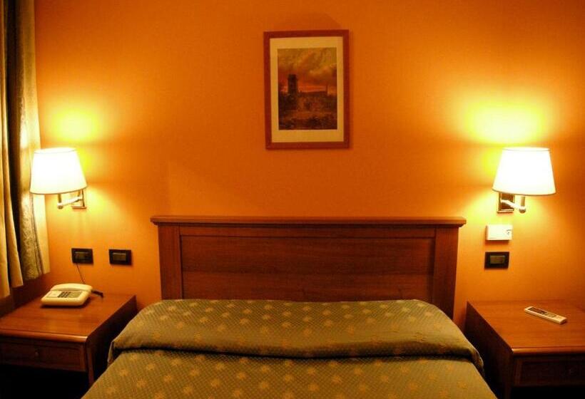 标准单人间, Forum