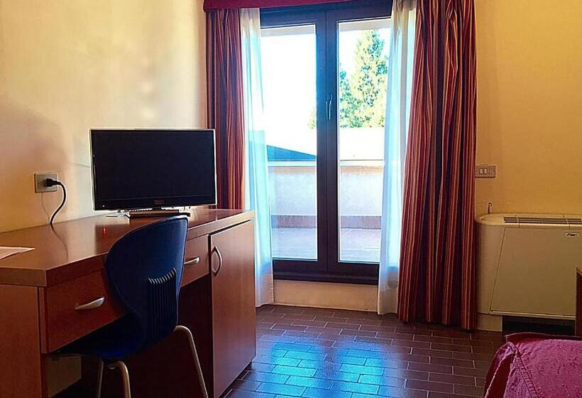 标准单人间, Forum