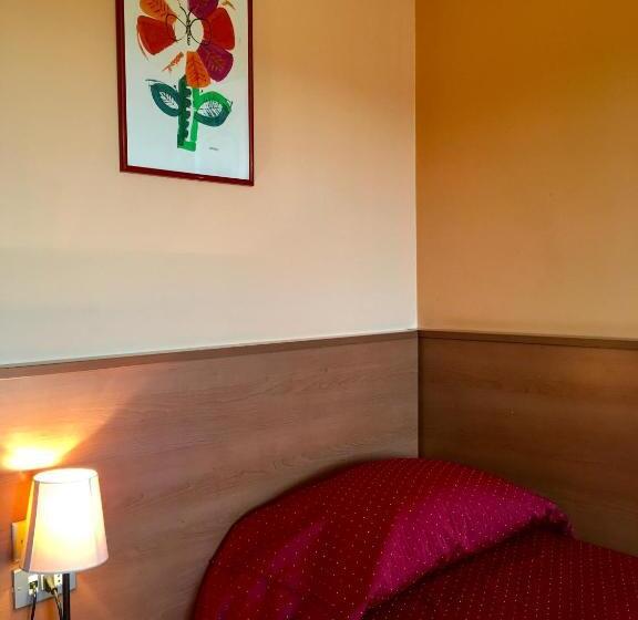 标准单人间, Forum