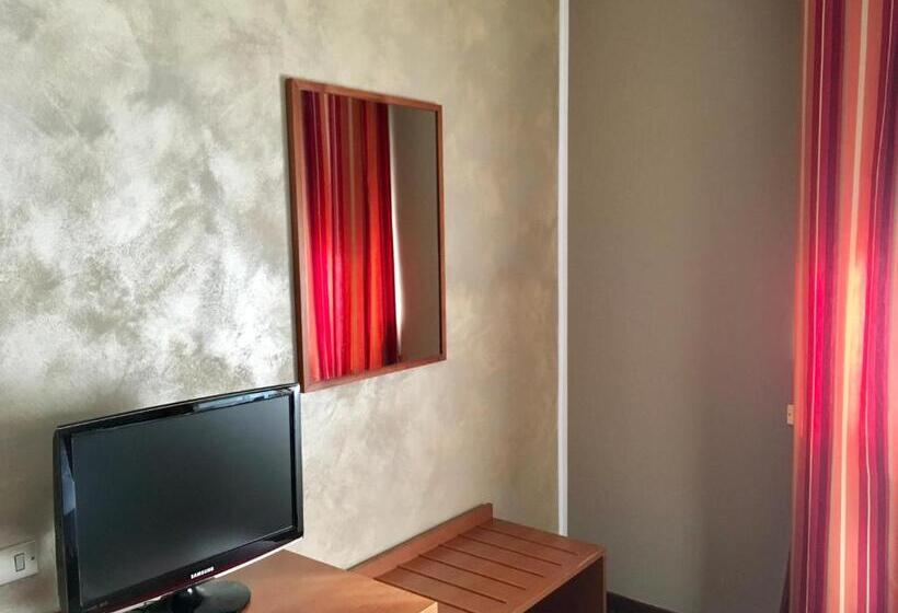 四人标准间, Forum