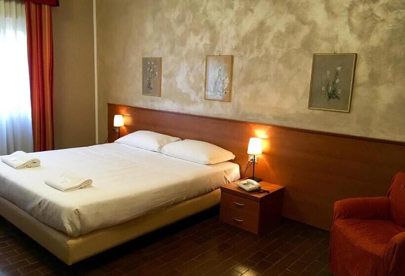 四人标准间, Forum