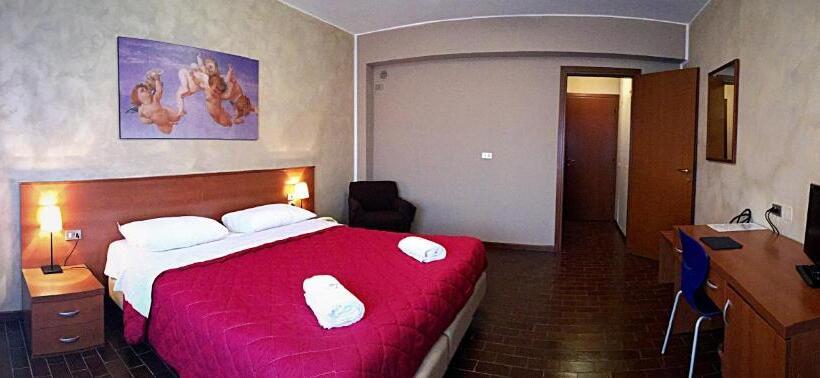 标准三人间, Forum