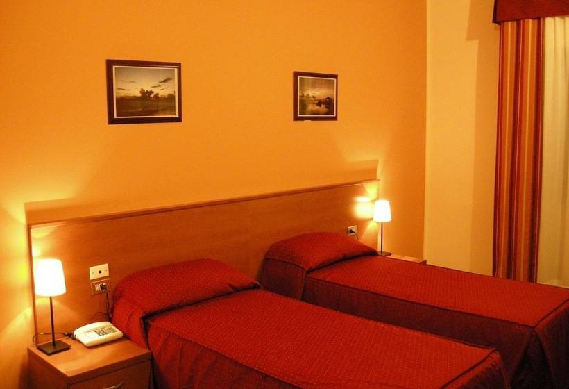 标准三人间, Forum