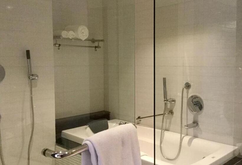 سوییت, Golden Tulip Vasundhara