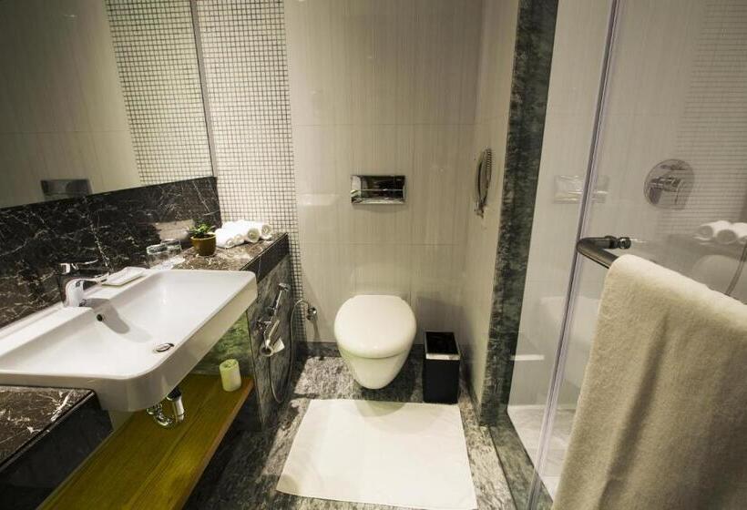 اتاق اجرایی با تخت بزرگ, Golden Tulip Vasundhara