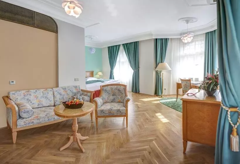 سوییت جونیور, Grandhotel Ambassador Národní Dům