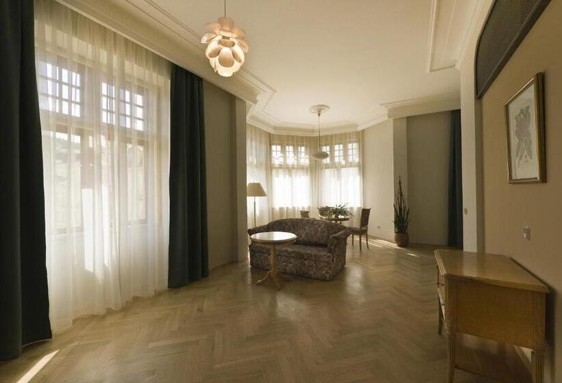 סוויטת ג'וניור, Grandhotel Ambassador Národní Dům
