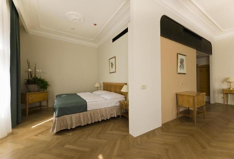 סוויטת ג'וניור, Grandhotel Ambassador Národní Dům