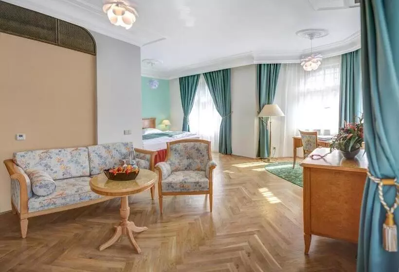 سوییت جونیور, Grandhotel Ambassador Národní Dům