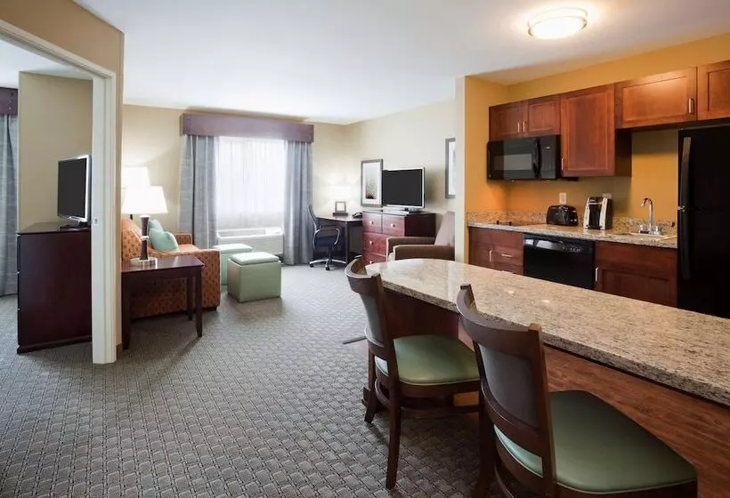 キングサイズベッドのデラックススイート, Grandstay Hotel & Suites Morris