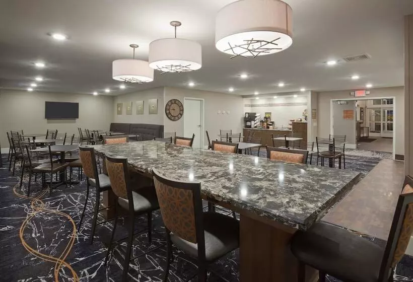 キングサイズベッドのスイートルーム, Grandstay Hotel & Suites Morris
