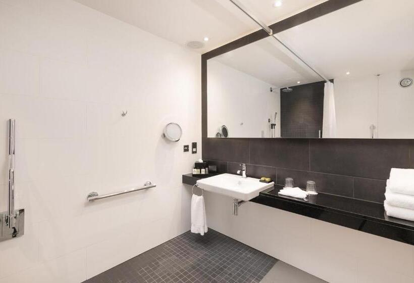 اتاق استاندارد با تخت بزرگ برای معلولان, Intercontinental London  The O2