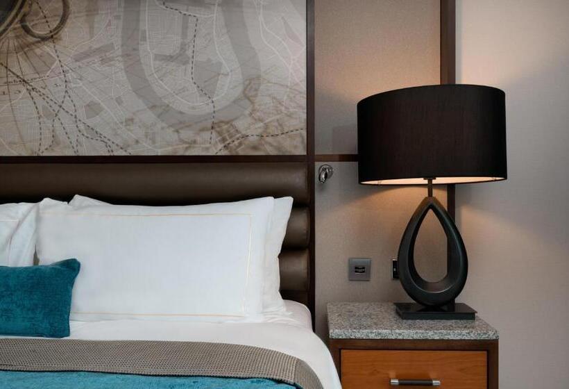 جناح جونيور سرير كينج, Intercontinental London  The O2