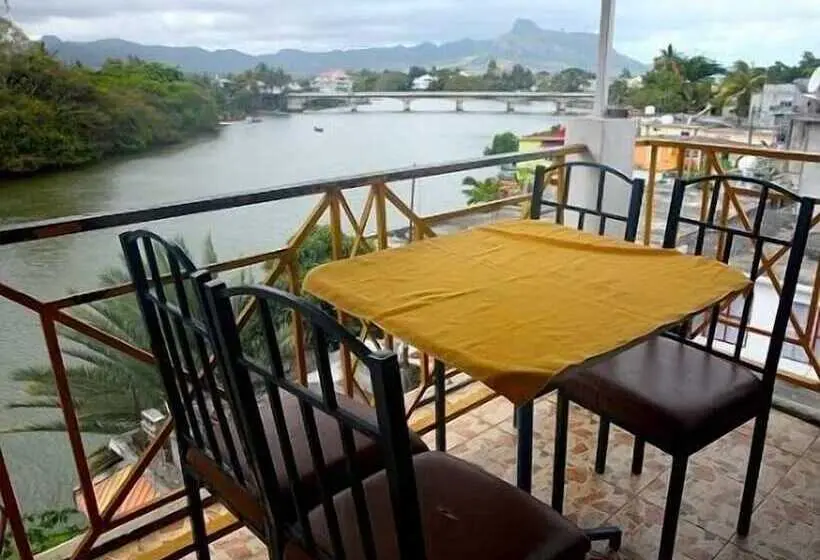 اتاق خانوادگی, Le Bamboo Guest House