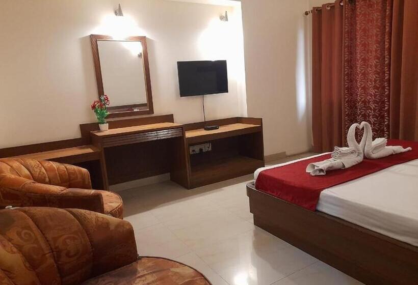 デラックスルーム, Maiden Residency