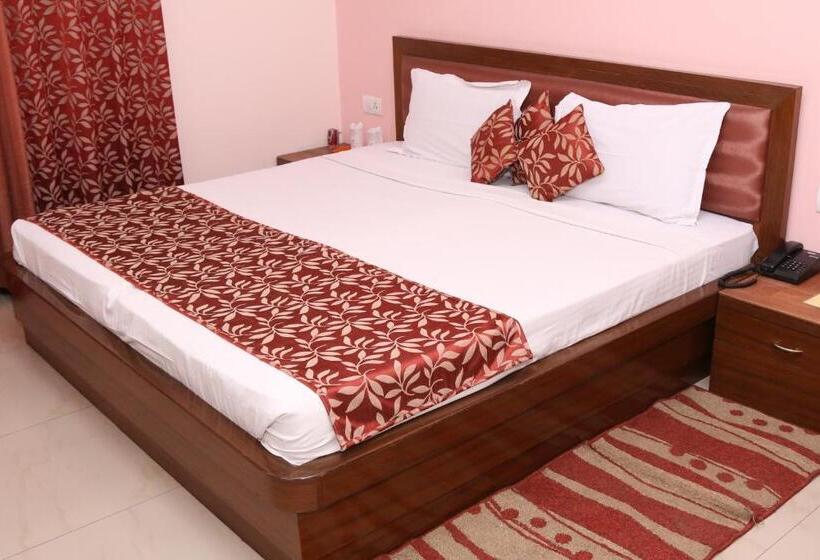 デラックスルーム, Maiden Residency