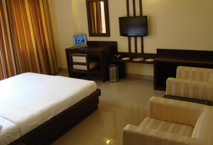 デラックスルーム, Maiden Residency