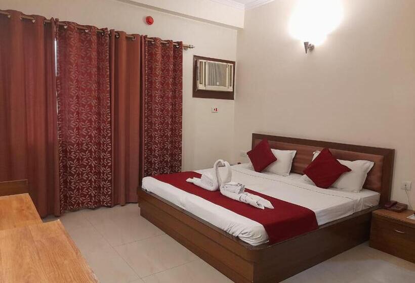 デラックスルーム, Maiden Residency