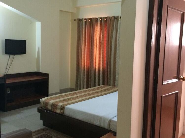 غرفة ديلوكس, Maiden Residency