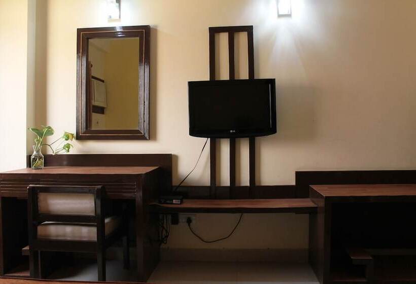 デラックスルーム, Maiden Residency