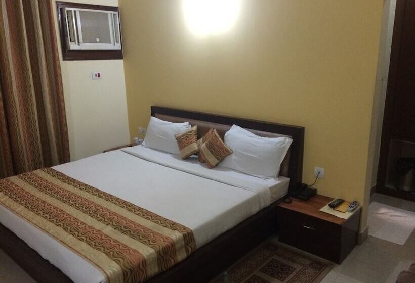 デラックスルーム, Maiden Residency