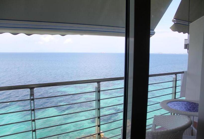 带海景的复工套房, Nimfa