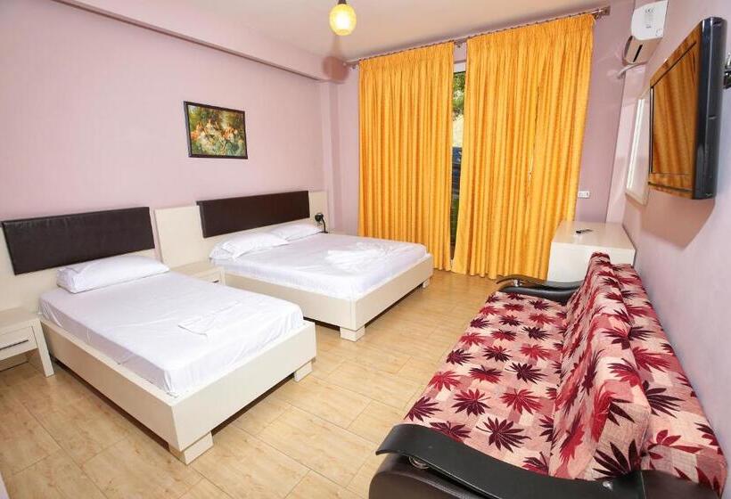 带阳台的豪华间, Nimfa