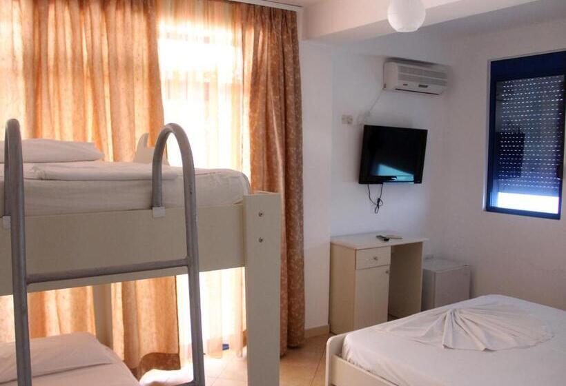 带海景标准四人间, Nimfa