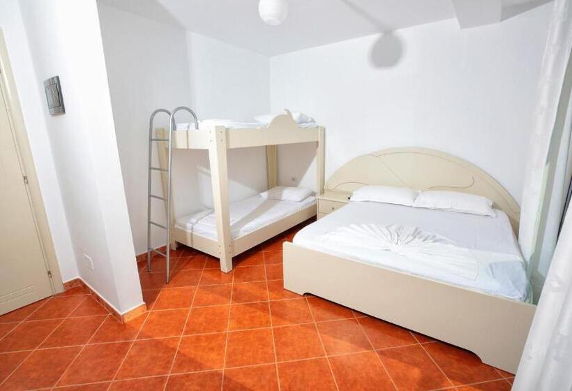 带海景标准四人间, Nimfa