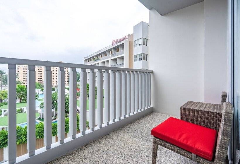 Номер Premium Вид на Бассейн, Ramada By Wyndham Phuket Deevana