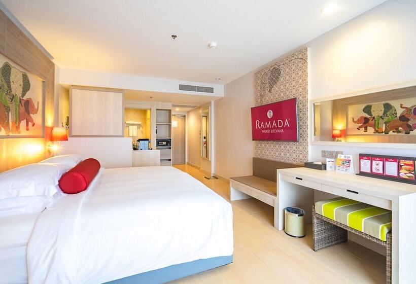 带泳池景观的优质房间, Ramada By Wyndham Phuket Deevana