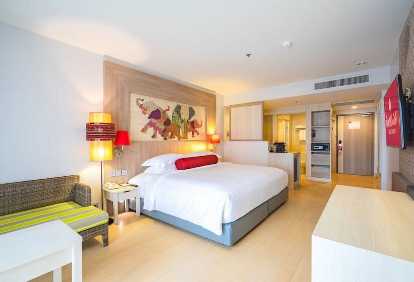 프리미엄 룸 풀장 전망, Ramada By Wyndham Phuket Deevana