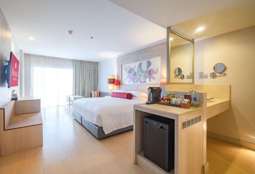 프리미엄 룸 풀장 전망, Ramada By Wyndham Phuket Deevana