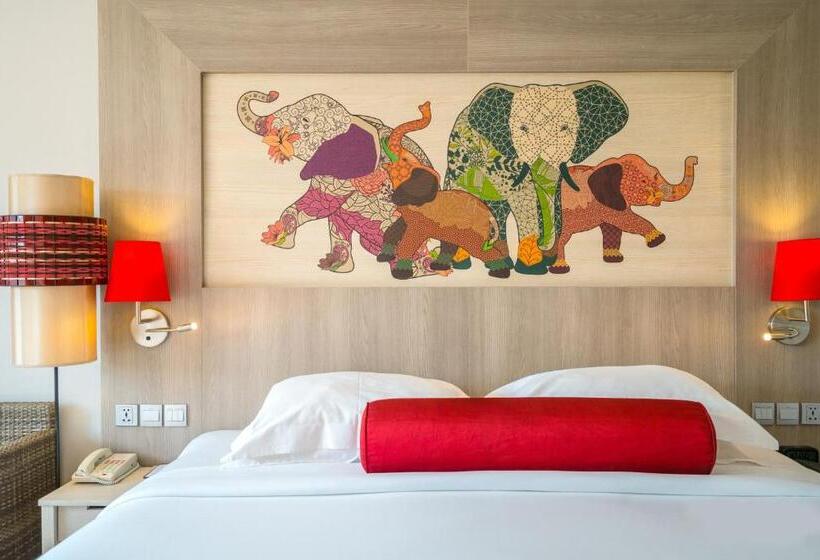 발코니 디럭스 룸, Ramada By Wyndham Phuket Deevana