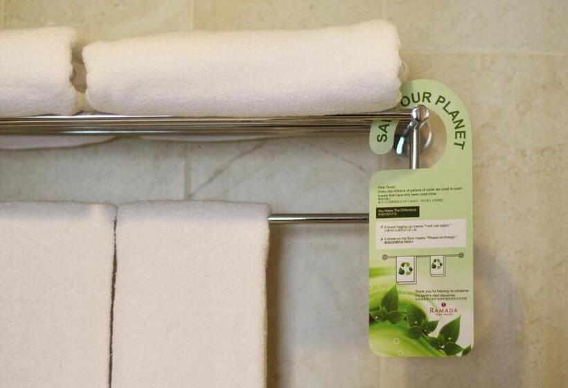 バルコニー付きデラックスルーム, Ramada By Wyndham Phuket Deevana